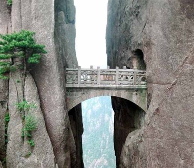 20 Of The World’s Scariest Bridges Page 18